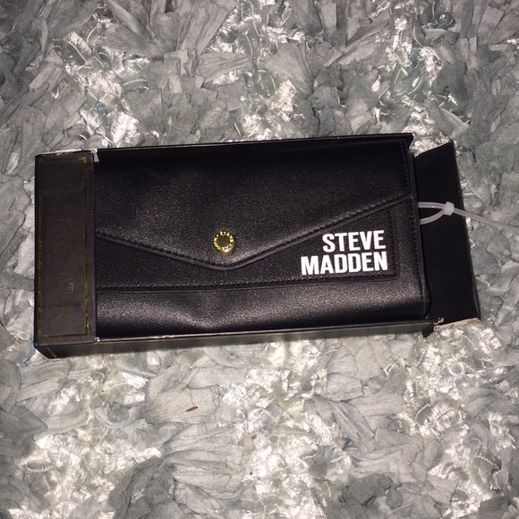 Steve Madden Handbags - NWT STEVE MADDEN Black Wallet